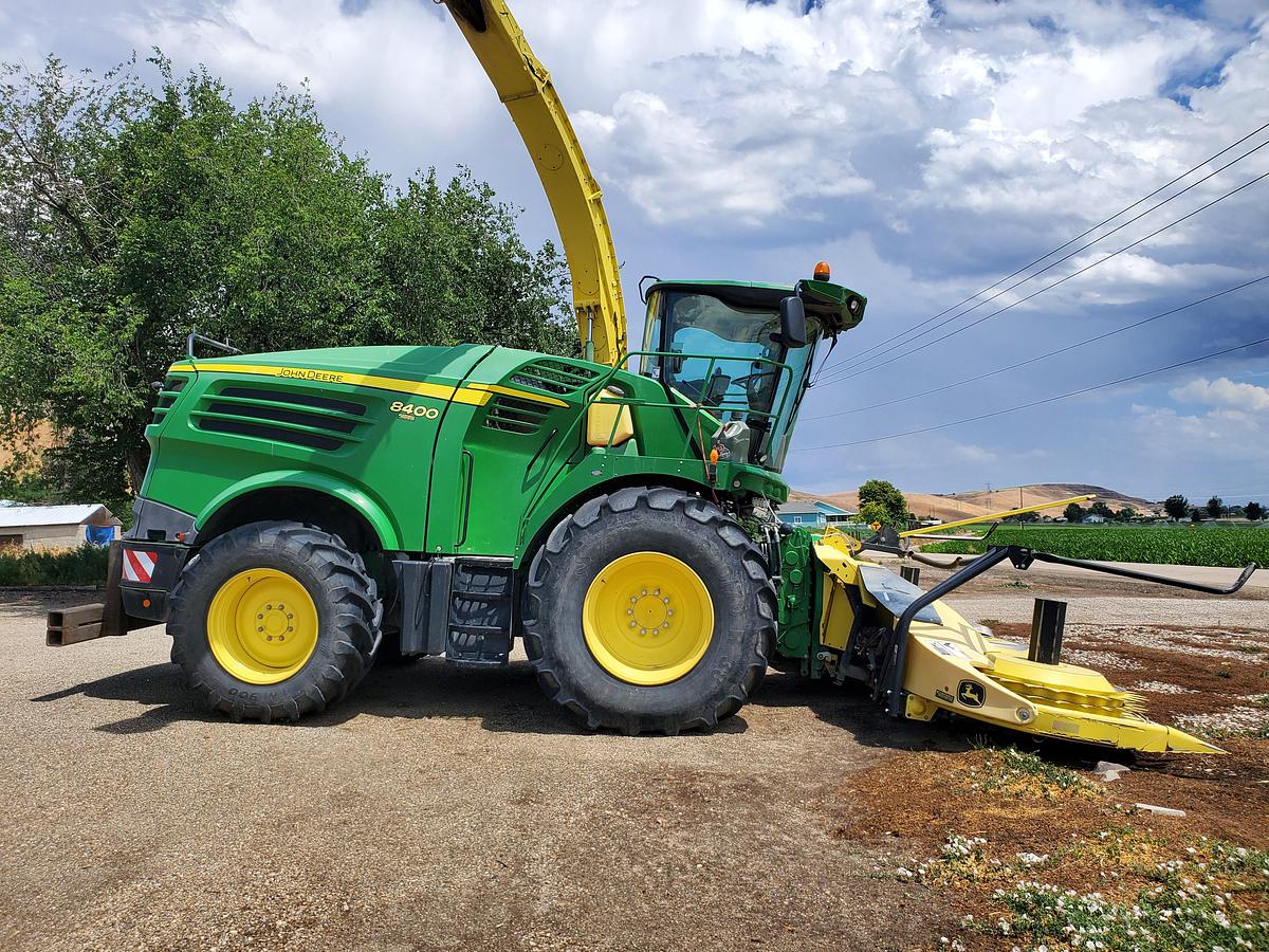 Used 2016 John Deere 8400 Forage Harvester w/ 2 Headers **2300 Hrs**