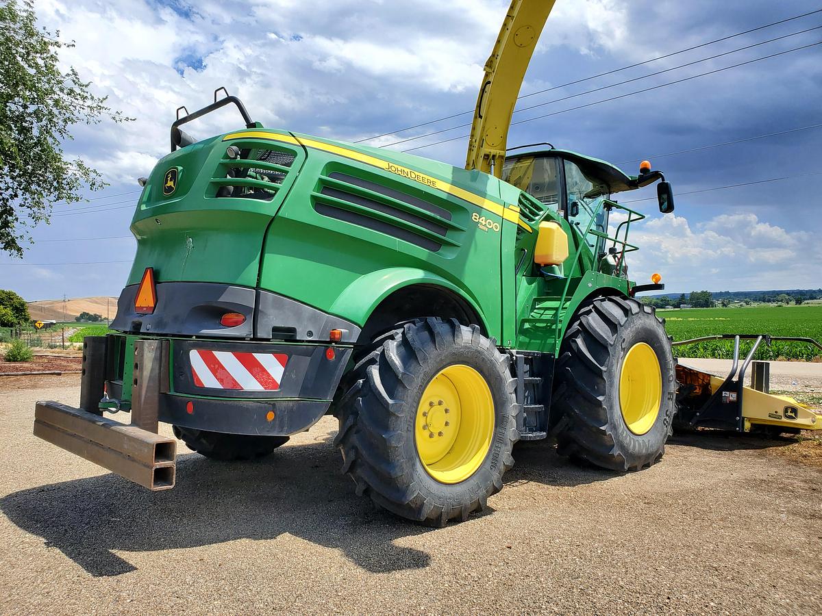 Used 2016 John Deere 8400 Forage Harvester w/ 2 Headers **2300 Hrs**