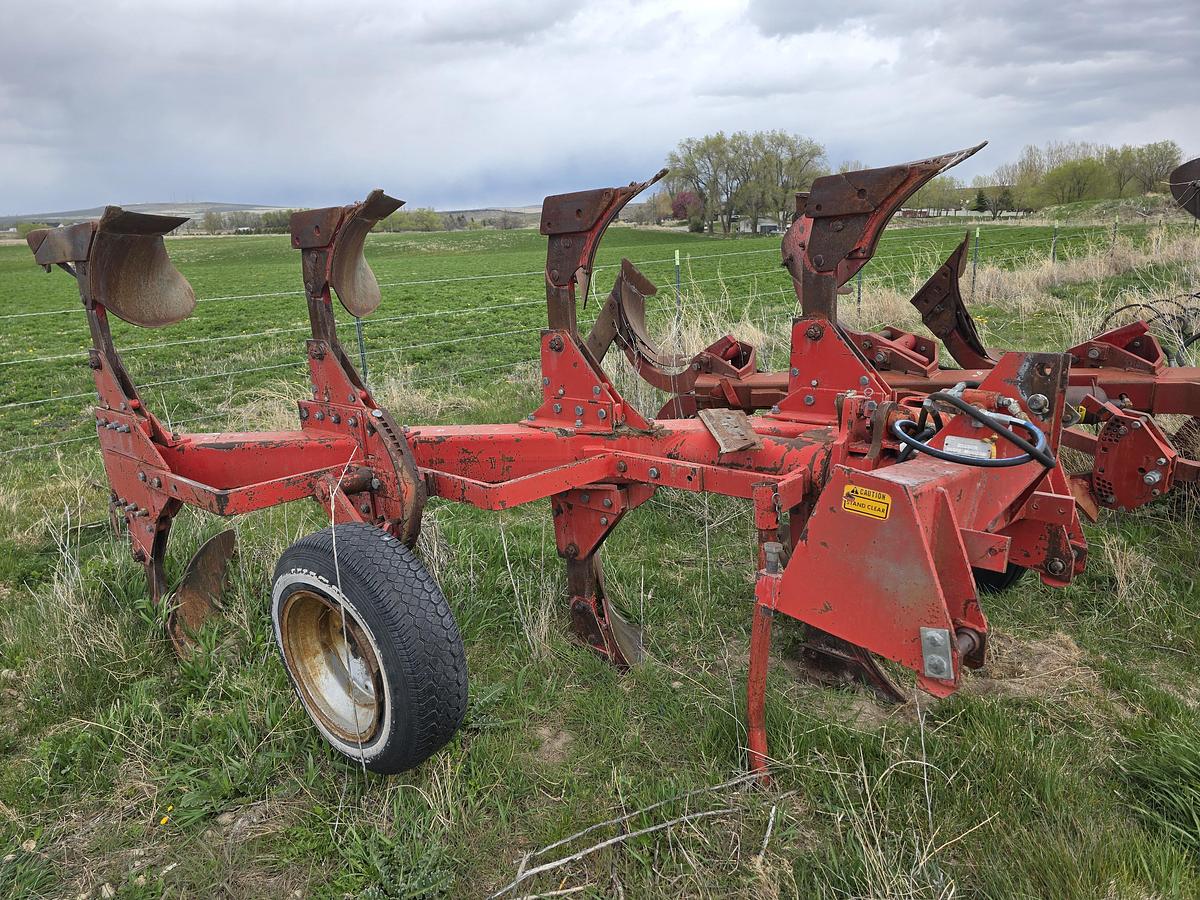 Used Massey Ferguson 570 Plow - 4 Bottom