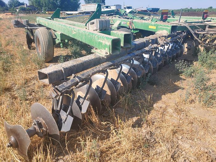 Used 24' John Deere 650 Tandem Disk