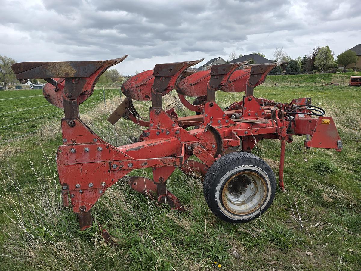 Used Massey Ferguson 570 Plow - 4 Bottom