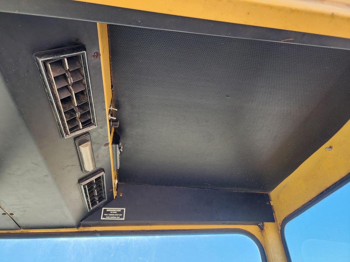 Used 2000 New Holland 1095 Balewagon w/ 3300 hrs