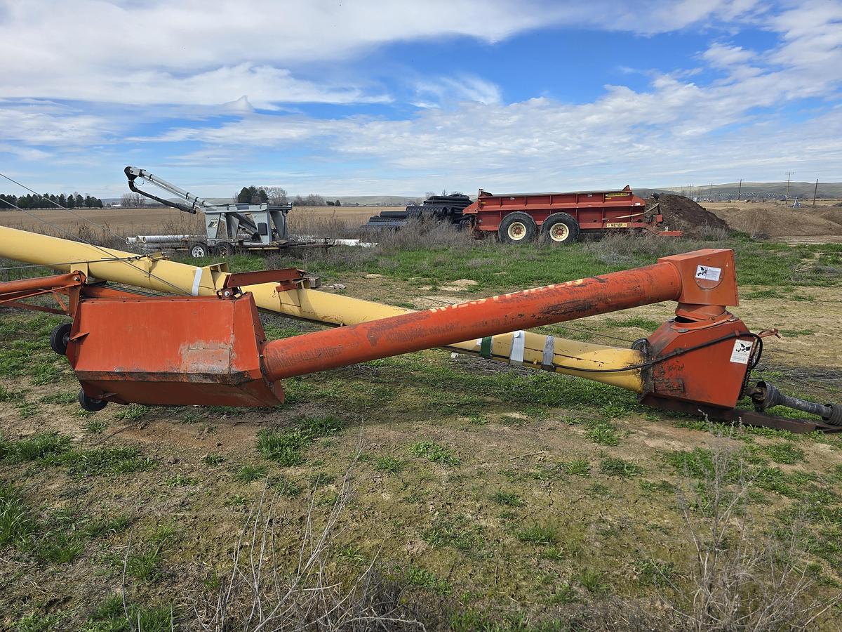 Used Westfield 1072 Grain Auger - 10" x 72'