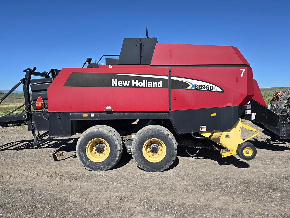 Used ** Auction ** 2007 New Holland BB960A Baler - 3x4