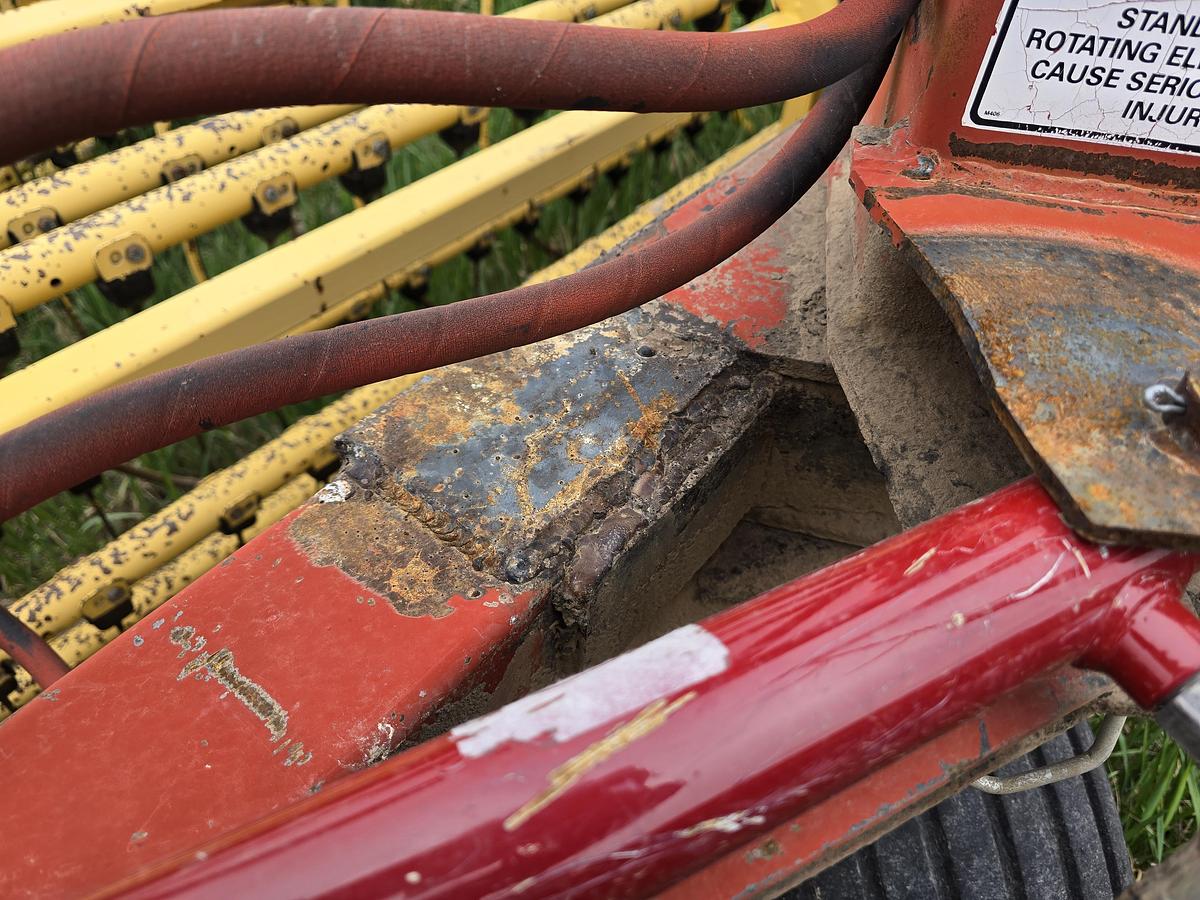 Used New Holland 216 Rake