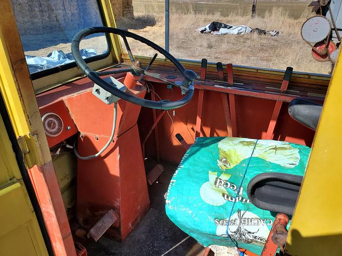 Used New Holland 1049 Balewagon