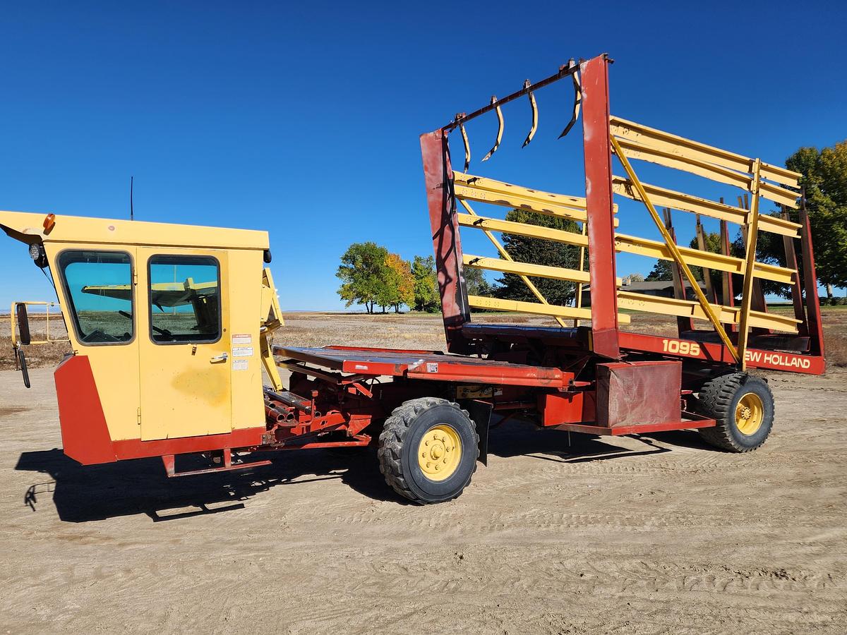Used 2000 New Holland 1095 Balewagon w/ 3300 hrs