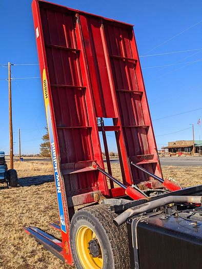 Used 2013 New Holland H9880 Balewagon w/ Mil-Stak + Small Chute - 3400 hrs