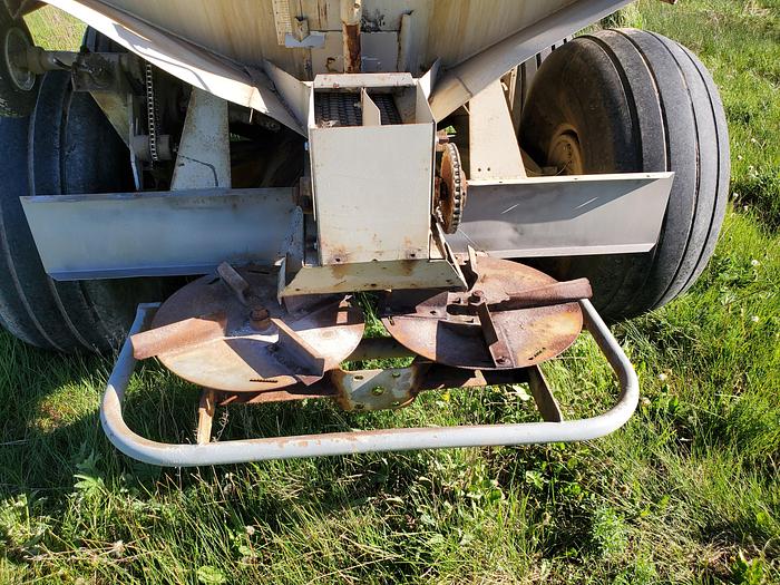 Used Fertilizer Spinner Spreader Cart