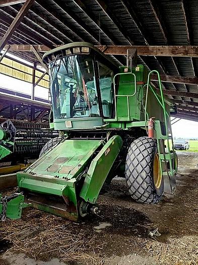 Used 1990 John Deere 9400 Combine w/ Grain Header