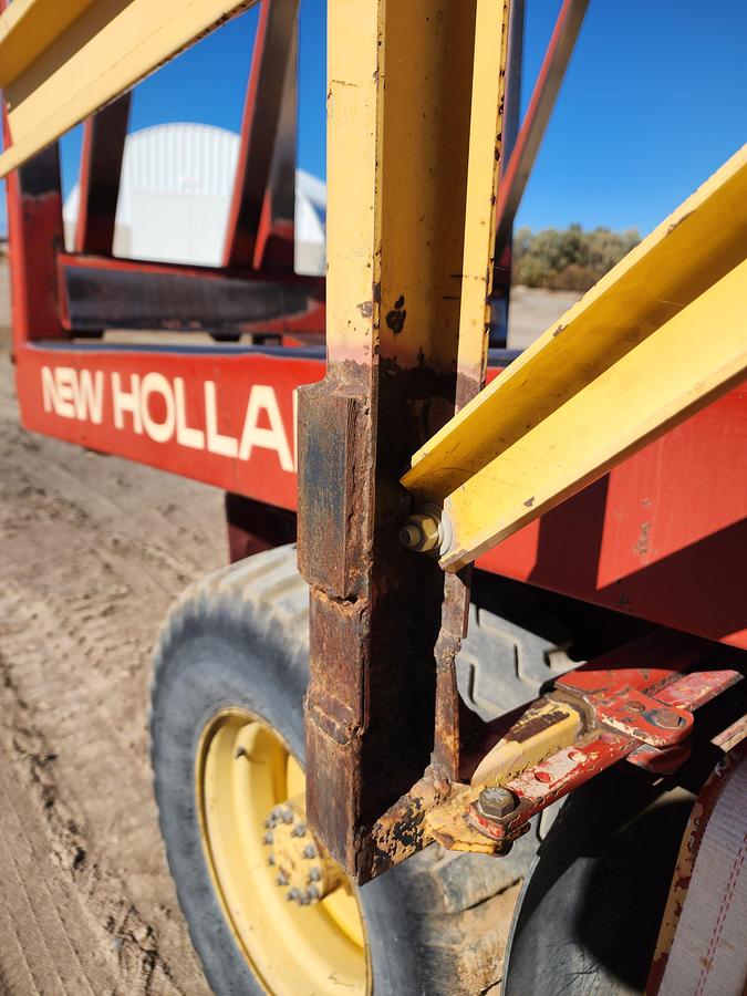 Used 2000 New Holland 1095 Balewagon w/ 3300 hrs