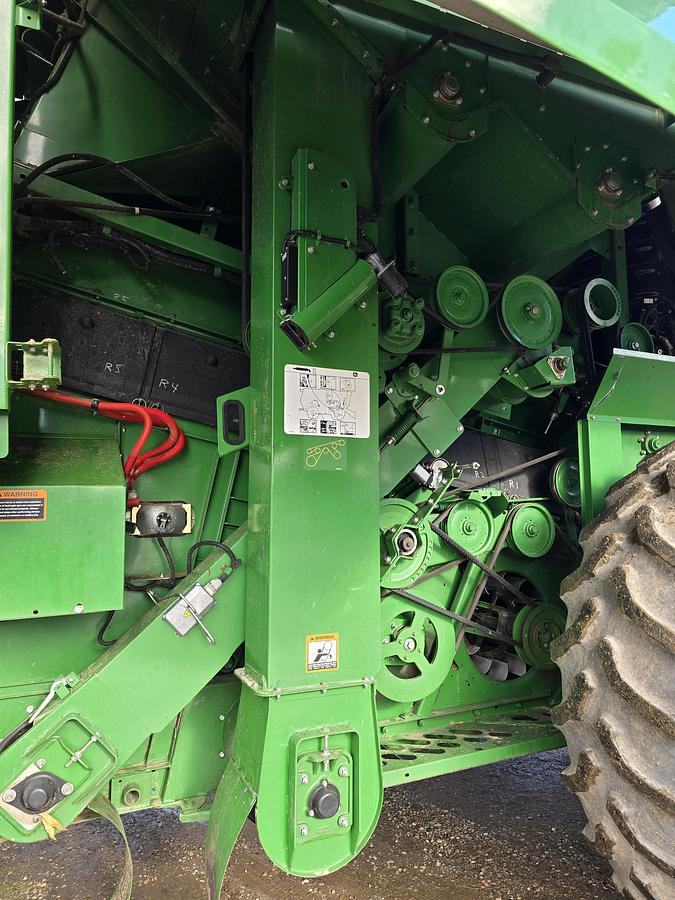 Used 2014 John Deere S670 Combine