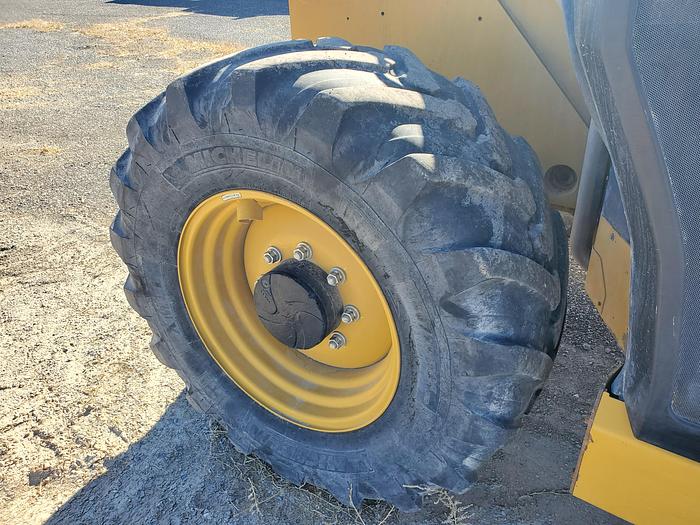 Used 2019 Caterpillar TH408D Telehandler