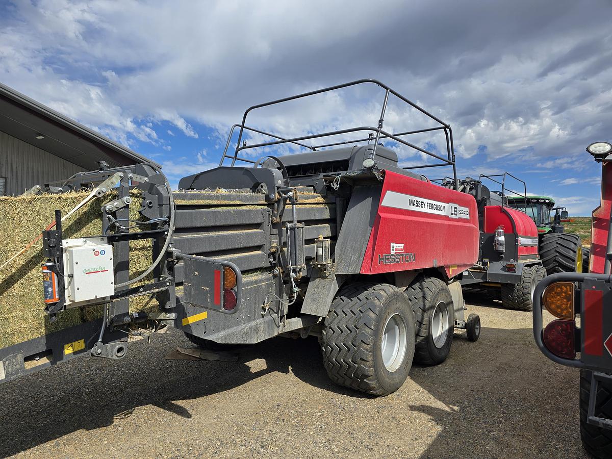 Used 2023 Massey Ferguson 2234XD Baler + Staheli 6210 Steamer