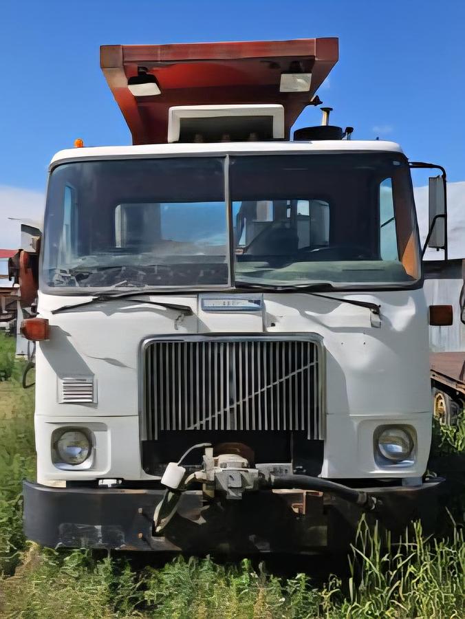 Used Ton-Right 890 Bale Stacker