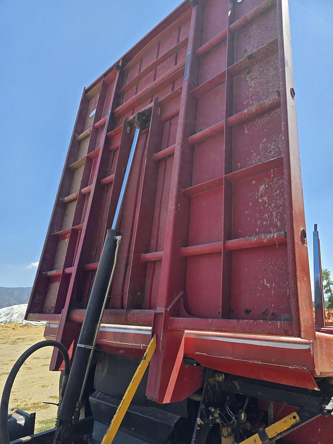 Used New Holland H9880 Balewagon w/ Big + Small Bale Clamps