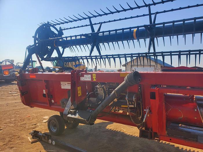 Used 2018 30' Case 3152 Draper Header