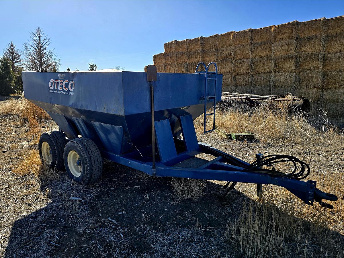 Used Oteco A100 Pivot Track Filler