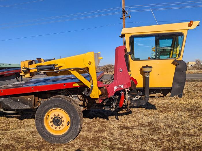 Used 2013 New Holland H9880 Balewagon w/ Mil-Stak + Small Chute - 3400 hrs