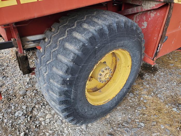 Used New Holland 1085 Balewagon w/ 4k hrs