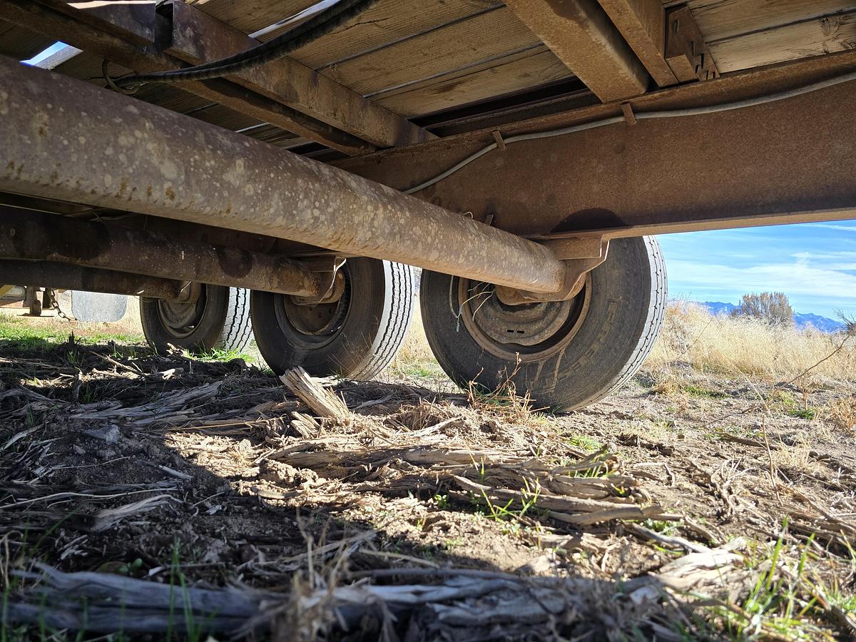Used Donahue Swather Trailer - Hyd Adjust to 12' Wide