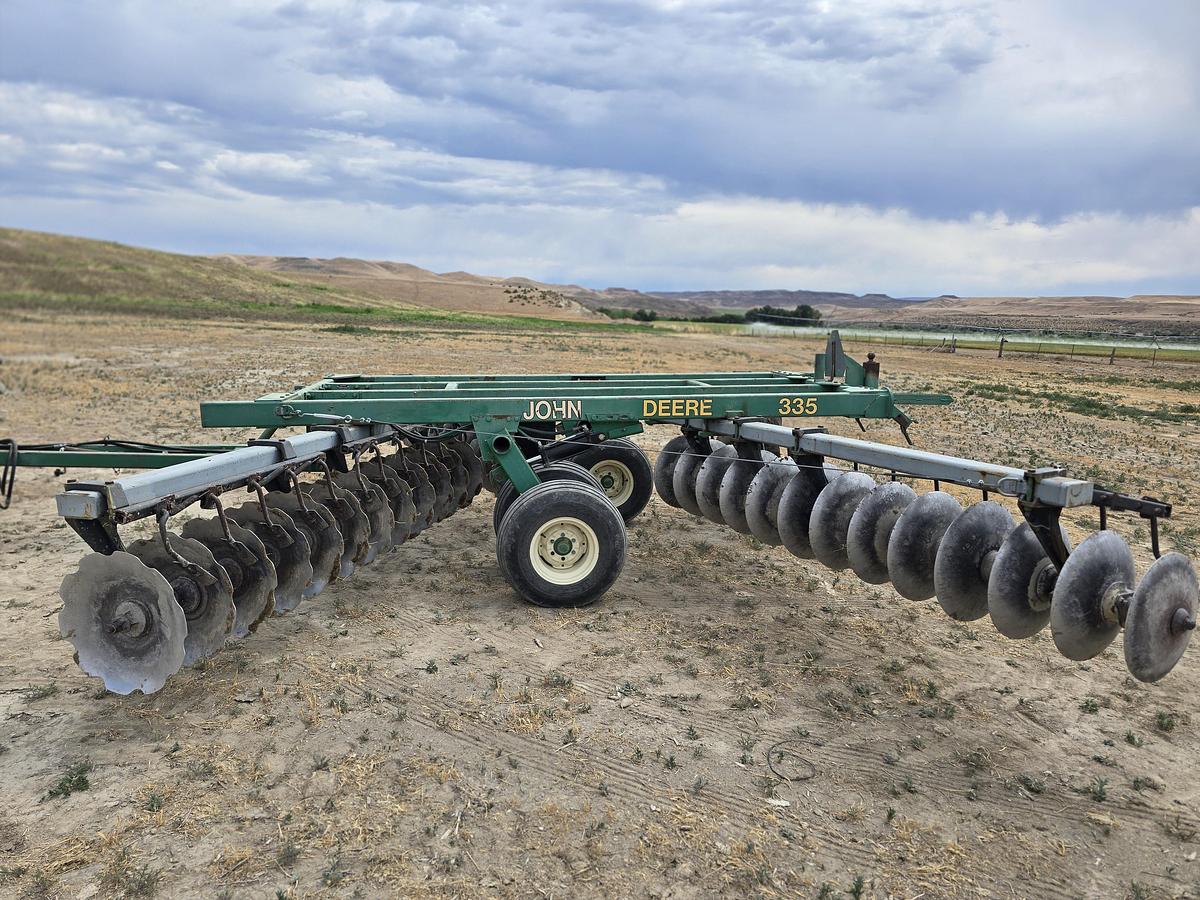 Used 21' John Deere 335 Tandem Disk