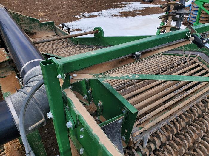 Used 2018 Lockwood 674 Potato Digger - 4R34