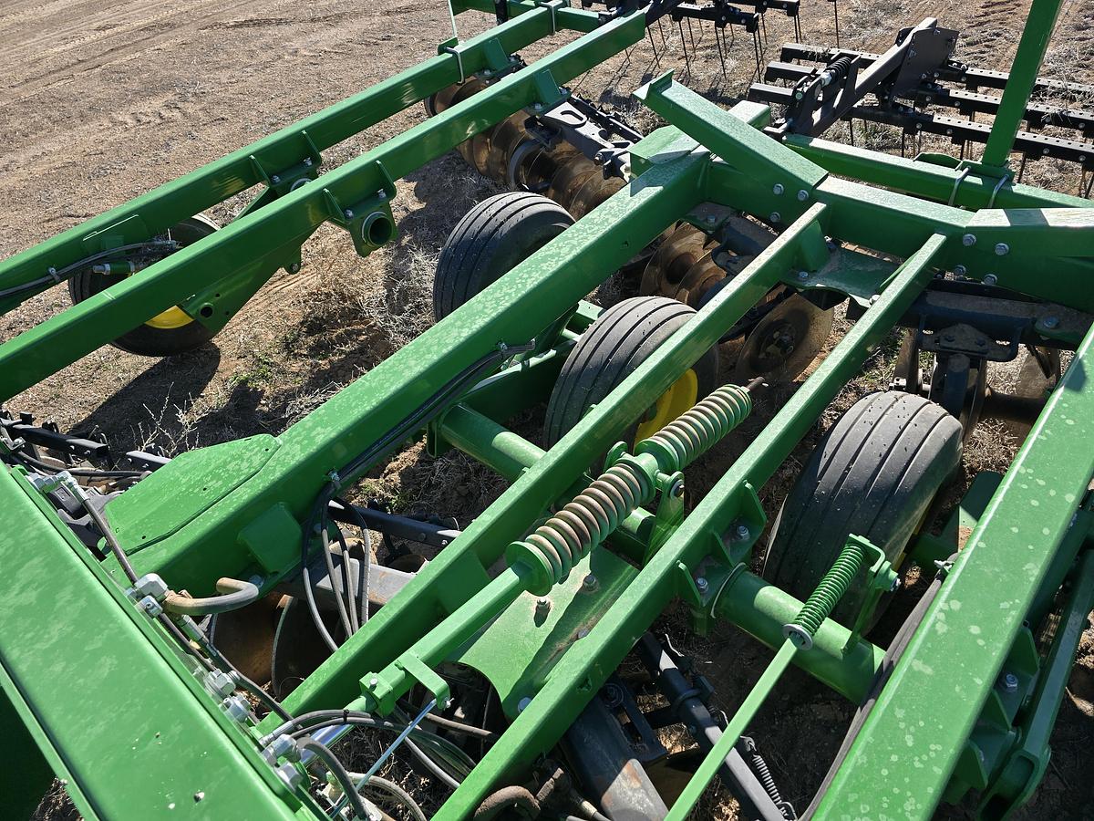 Used 20' John Deere 2623 Tandem Disk