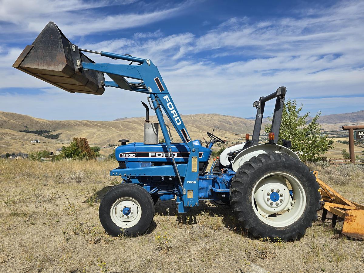 Used 1991 Ford 3930 Tractor w/ Loader w/ 4 Attachments ** 1100 original hrs **