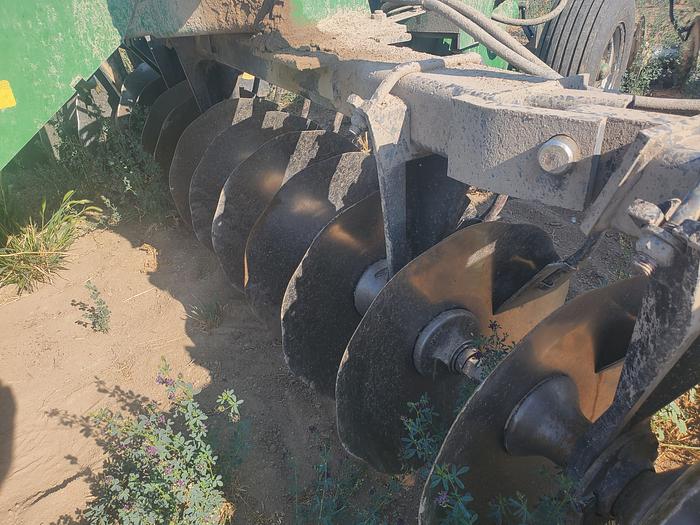 Used 24' John Deere 650 Tandem Disk