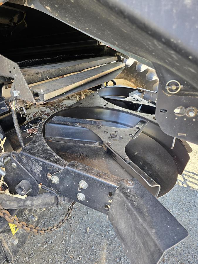 Used 2009 New Holland CR9060 Combine w/ 2200 hrs