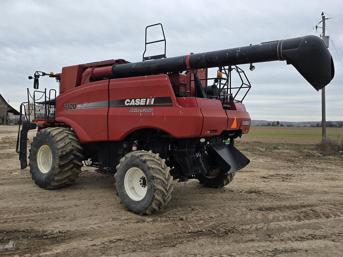 Used 2012 Case IH 7120 Combine