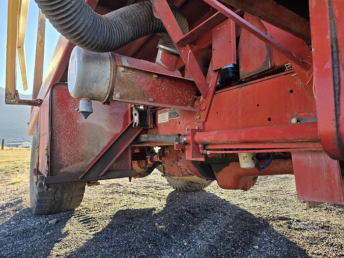 Used New Holland 1085 Balewagon
