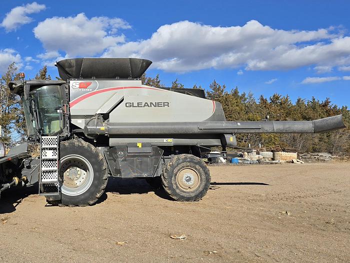 Used 2022 Gleaner S97 Combine