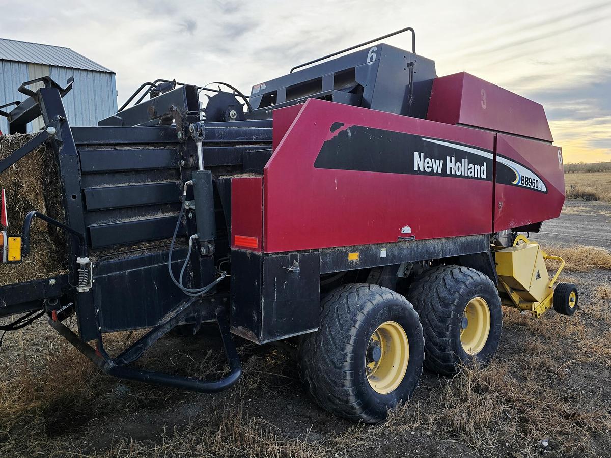 Used 2007 New Holland BB960A Baler