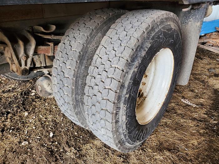 Used 1993 International 4900 Flatbed Truck w/ 20' Bed