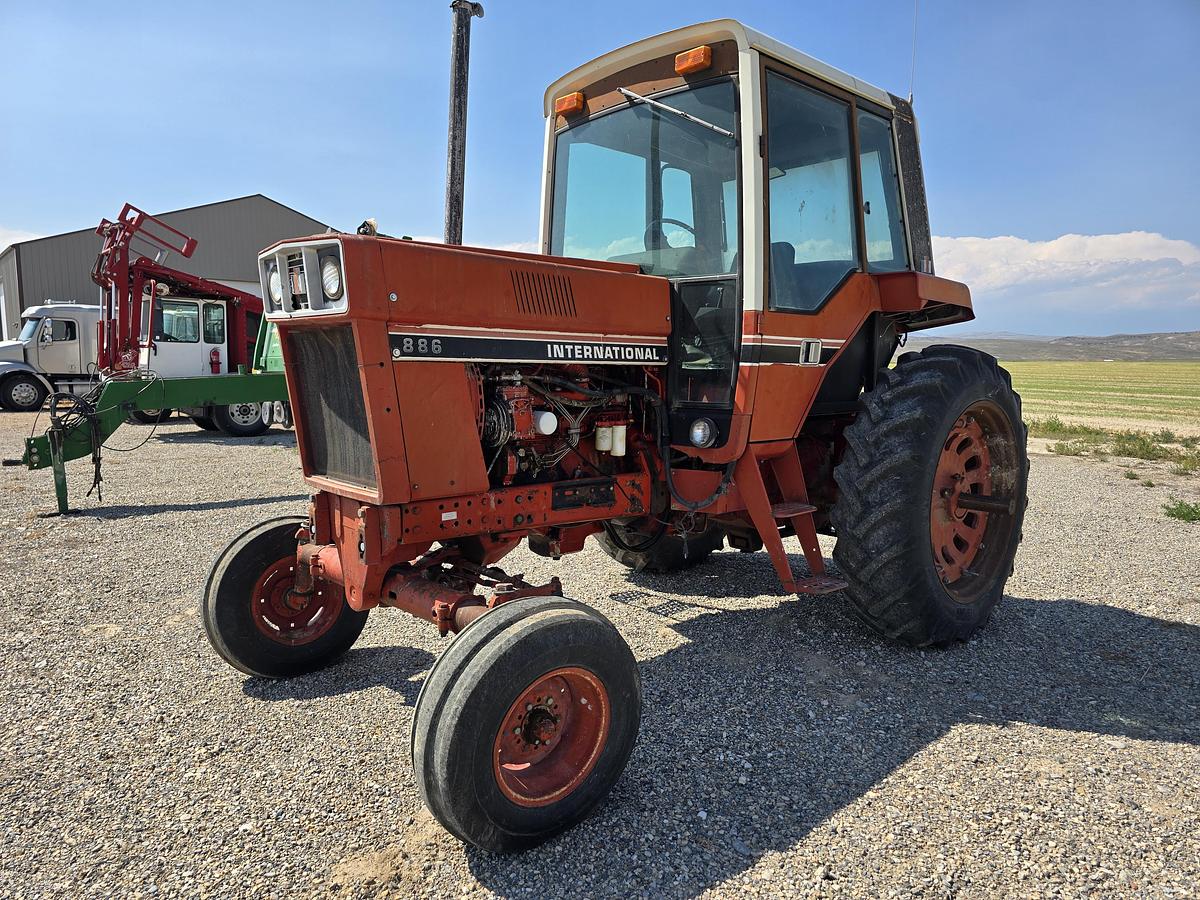 Used International 886 Tractor