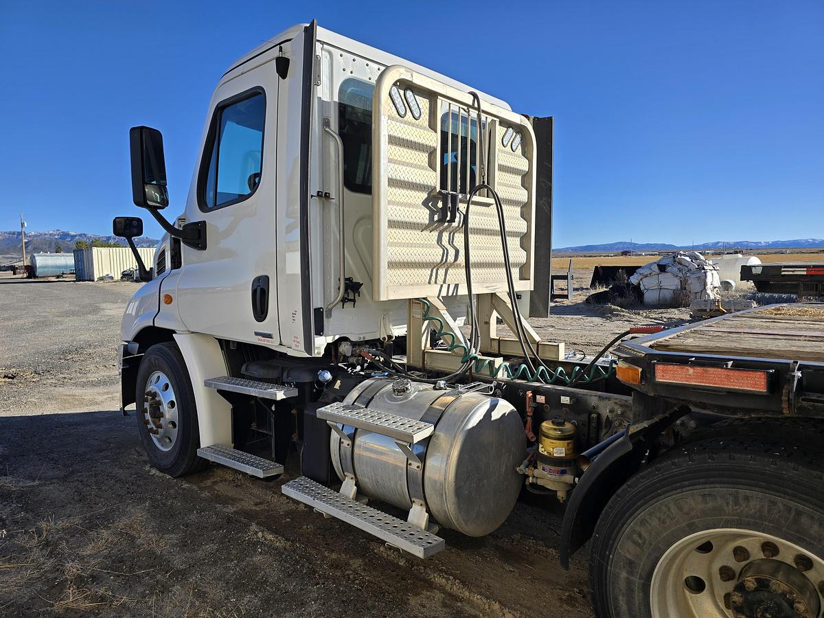Used 2019 Freightliner Cascadia 113 Truck