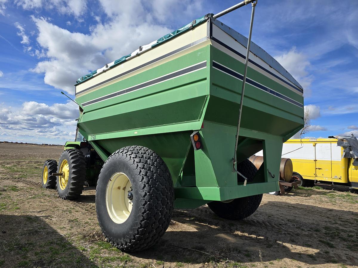 Used J&M 750 Grain Cart
