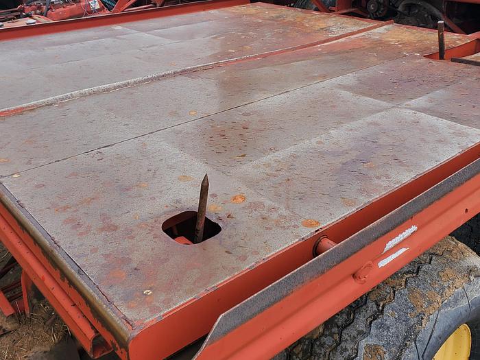 Used New Holland 1078 Balewagon