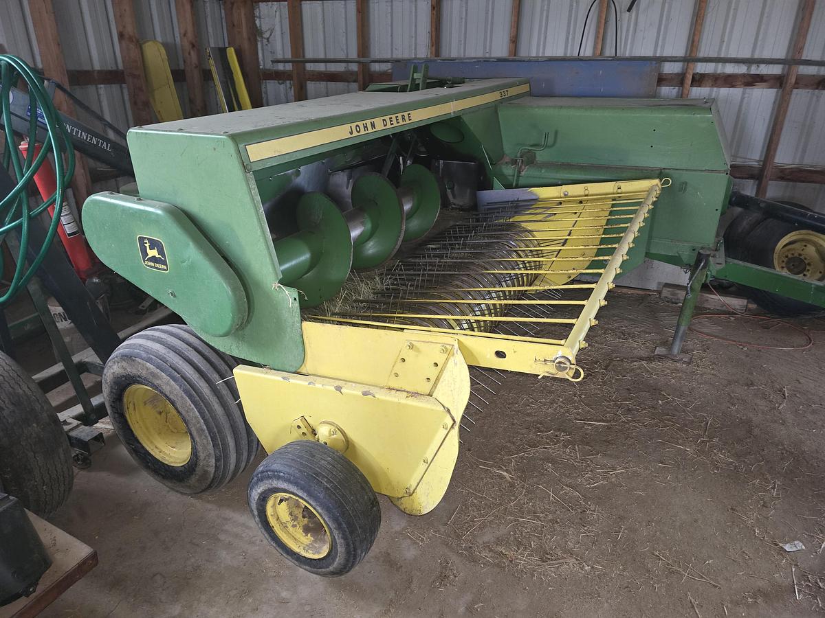 Used 1987 John Deere 337 Baler