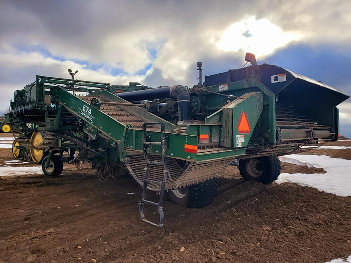 Used 2018 Lockwood 674 Potato Digger - 4R34