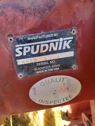 Used 8R34 Spudnik 8080 Potato Planter -w/ GPS