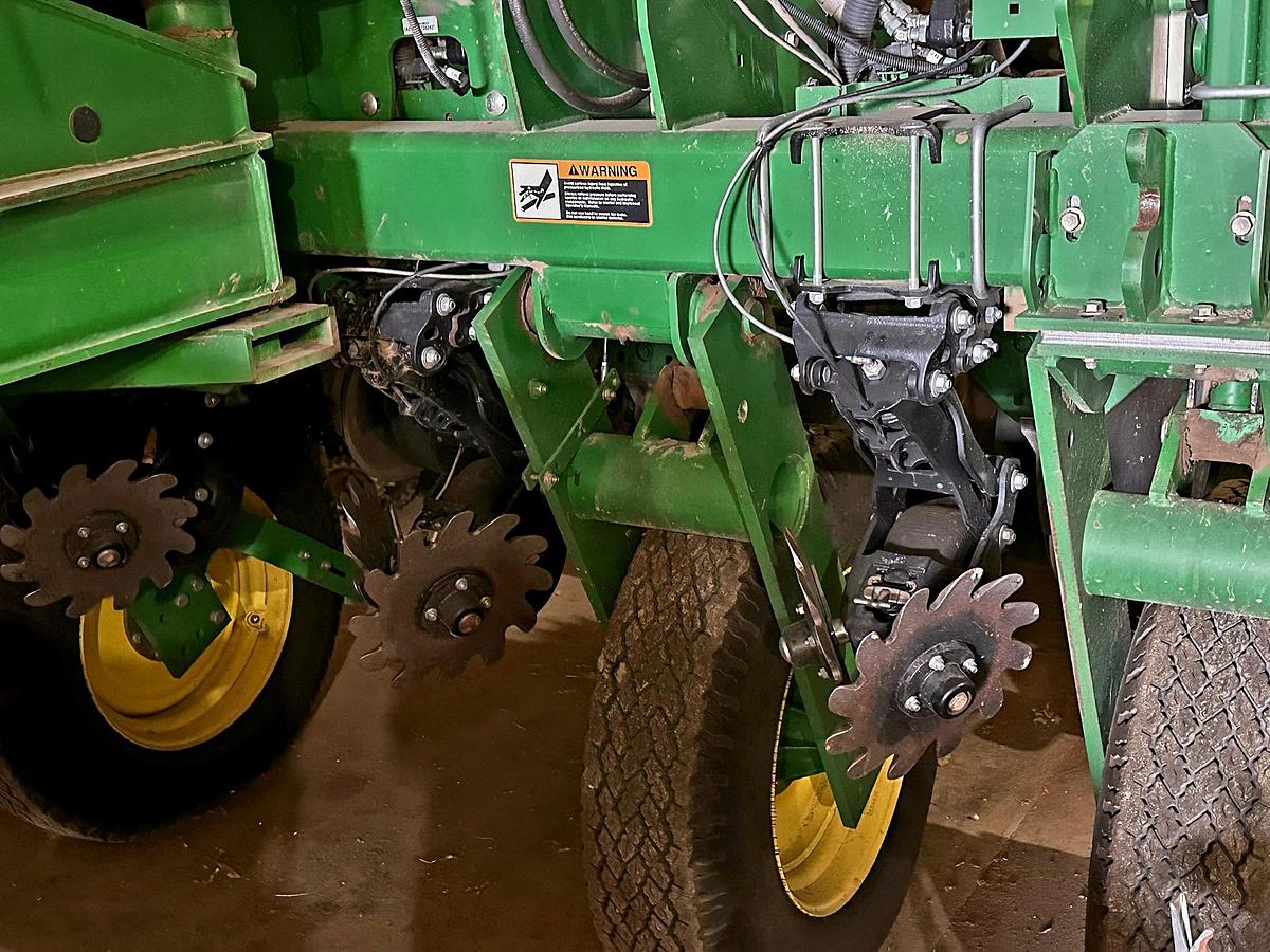 Used 24R30 John Deere 1770NT High Speed Precision Planter