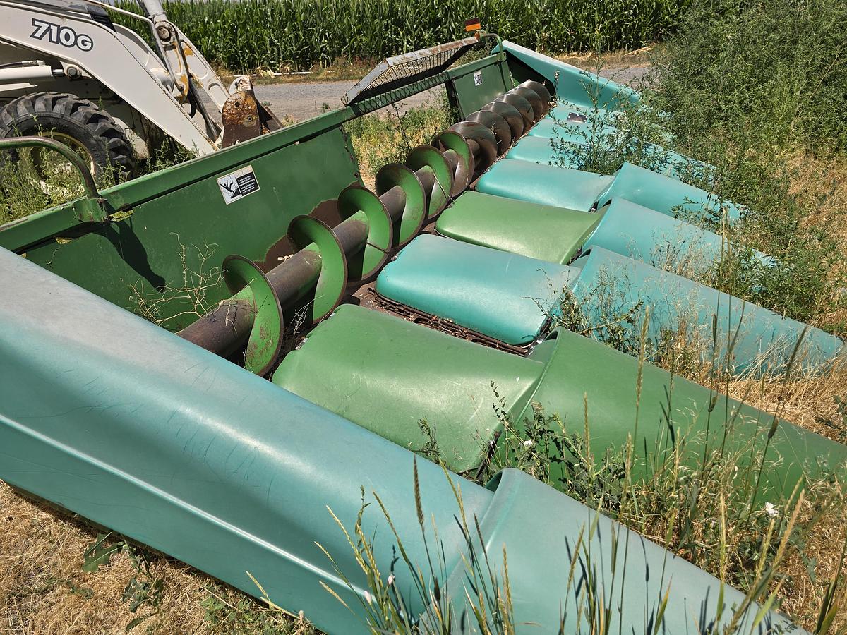 Used John Deere 843 Corn Header - 8R30