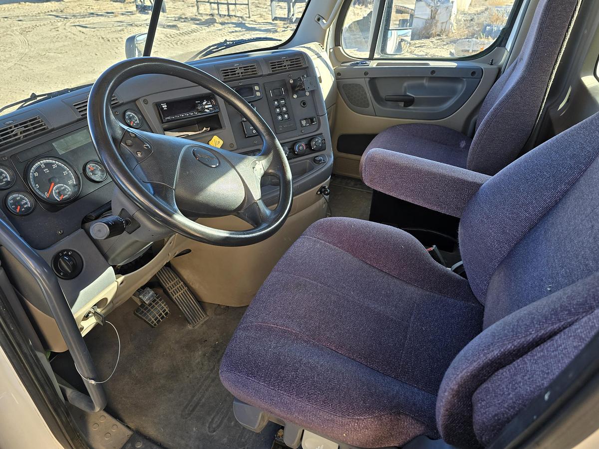 Used 2019 Freightliner Cascadia 113 Truck