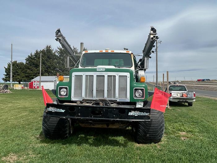 Used 1993 Loral Easy Rider Fertilizer Spreader