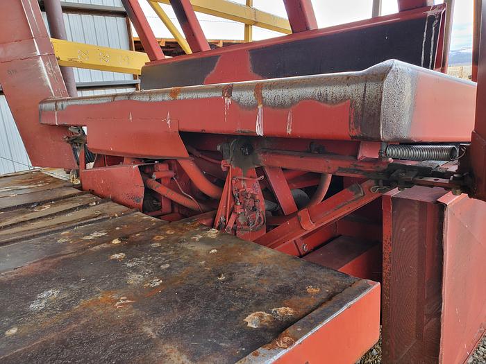 Used New Holland 1085 Balewagon w/ 4k hrs