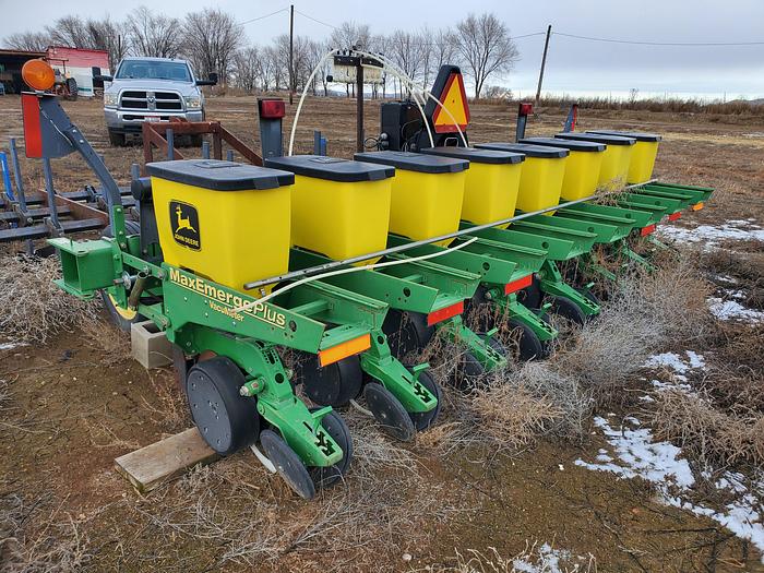 Used 8r22 John Deere 1730 Planter w/ Hyd Drive