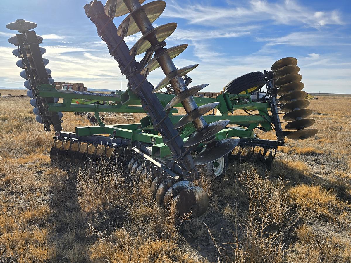 Used 28' John Deere 650 Tandem Disk